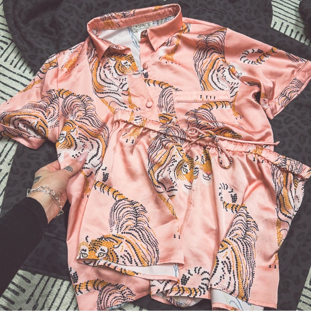 L*Space pink silky tiger pajama short set s / XL